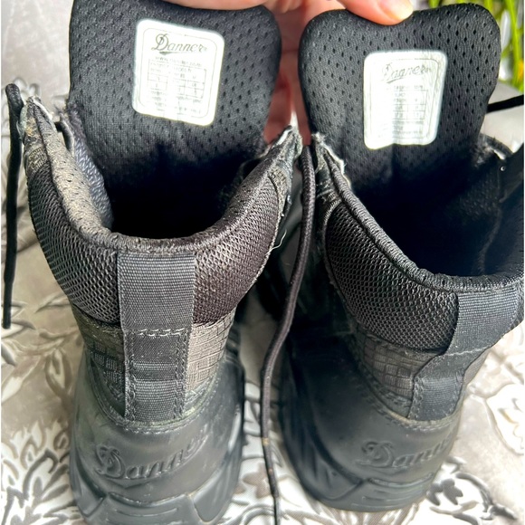 *Like New Danner Kinetic 8” Black Hiking Boots. Size 6, they run a tad small. - Picture 7 of 9